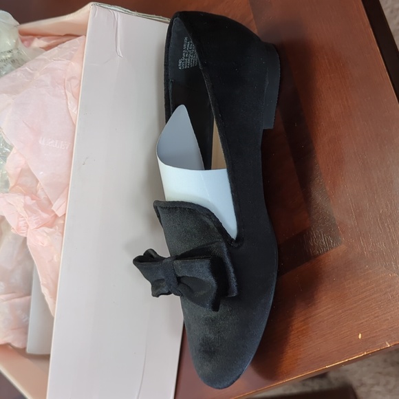 NIB Black Velvet Loafers with Bow - Picture 2 of 2